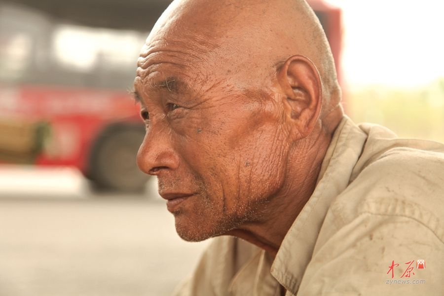 组图:七旬老汉街头苦寻智障儿 几乎沦为乞丐_新闻_腾讯网