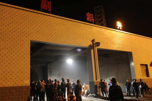 陕西府谷煤矿冒顶事故被困人员全部成功获救