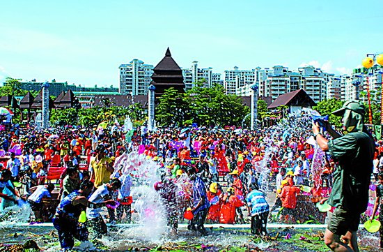 保亭万人嬉水狂欢:要拍透,不要湿透_新闻_腾讯网