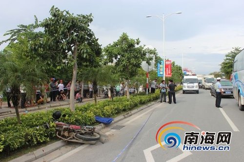 三亚男子骑摩托车撞树死亡 警方:男子曾喝酒[图