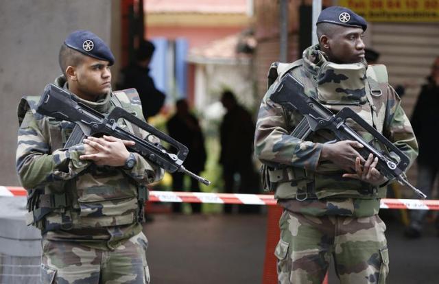 法国一名新入伍反恐军人开枪自杀 引发震惊