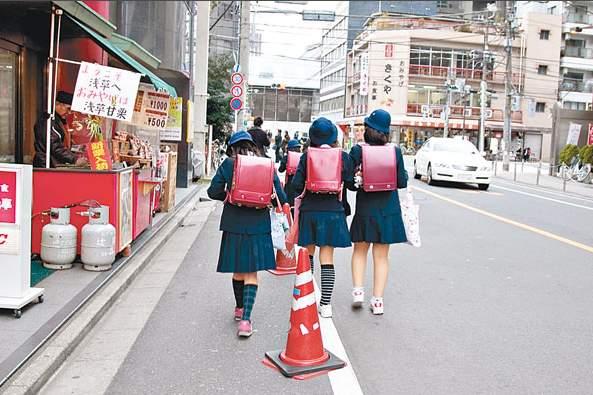 中国游客疯抢日本救命神器书包