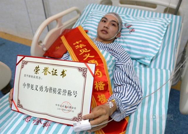 江西夺刀少年能下床行走 称靠考试选学校更公平