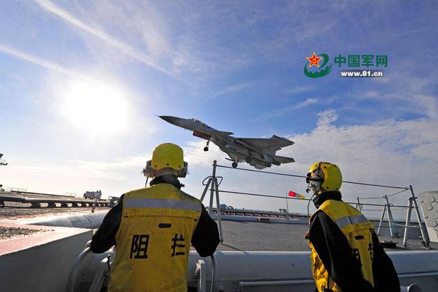 揭秘辽宁舰兵王：平均兵龄20年 与船厂一起改建航母