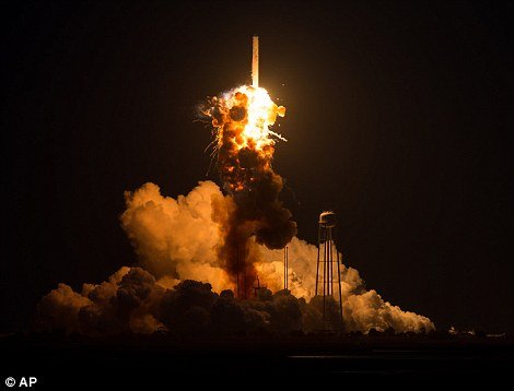 NASA曝光“天鹅座”飞船爆炸现场震撼近照(组图)