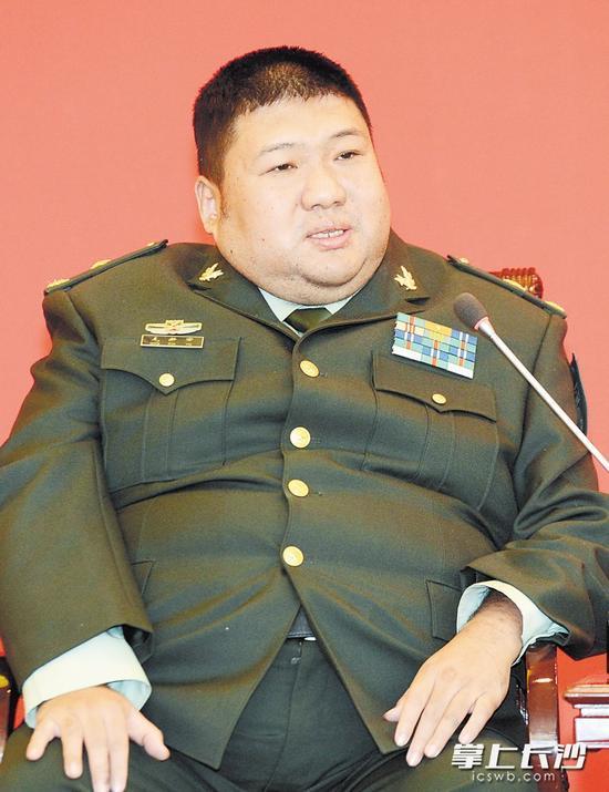 毛新宇:我不在乎军衔级别高低