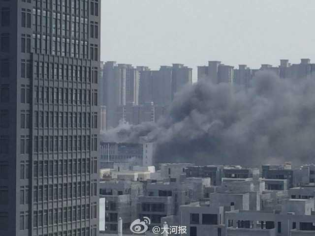 郑州服装厂爆炸起火 目前已致2死4伤(图)