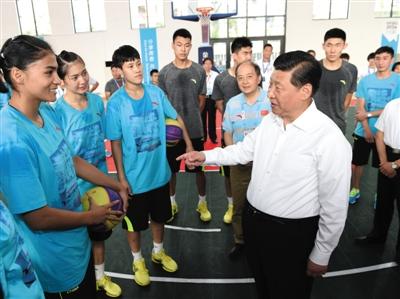 习近平今晚将宣布青奥会开幕 要求把三大球搞上去