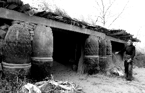 石家庄八国土官员侵吞6000多万 村民无家可归