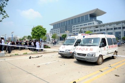 江西抚州检察院临川区政府爆炸2人死亡(组图)