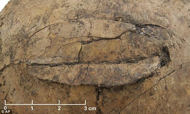 �¹�����7000��ǰ����ĹѨ Ϊʷǰ����ɱ�ż�