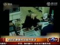 视频：监控实拍国外老太狠砸抢劫超市匪徒