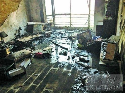 客厅被大火烧得面目全非