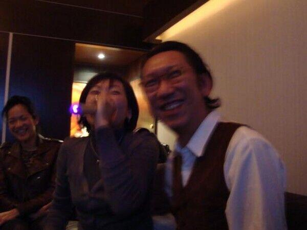 <em>安倍夫人</em>深夜<em>流连夜店</em> 醉酒与男艺人亲吻(图)_