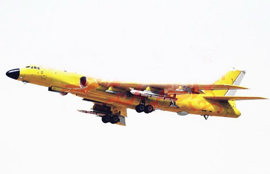 专家:轰6K能挂7枚巡航导弹 作战半径比逆火大