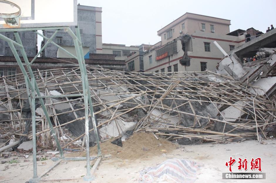 广州白云区钟落潭长腰岭2队6层在建装修楼房倒塌 两人死亡