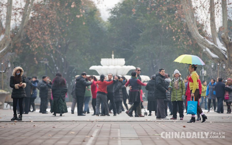 图片故事:隐居在城市街头的<em>胸罩</em>哥,他们越是
