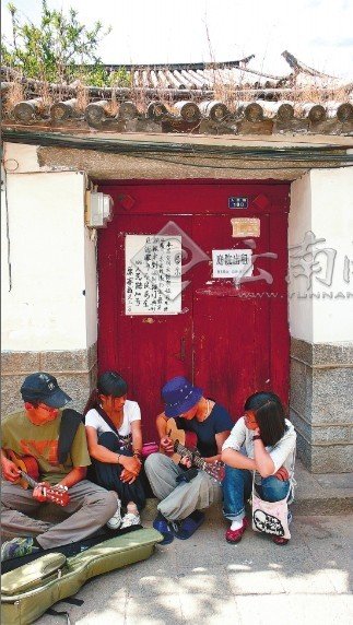 网曝炒房团致云南大理房价飙升 买房子如逛超