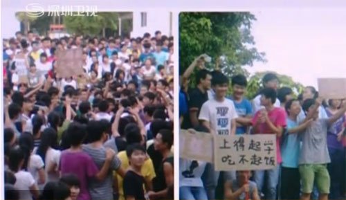 三亚高中学生举牌抗议饭菜价格高。(视频截图)