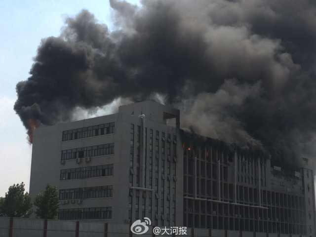 郑州服装厂爆炸起火 目前已致6死7伤(图)