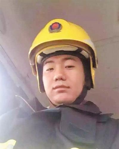天津爆炸牺牲消防员妻子已怀孕5个月