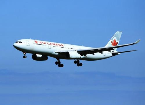 上海飞往多伦多航班遇气流 机上载300多名乘客