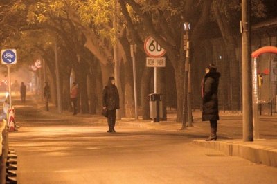 北京使馆区旁“站街女”调查：不乏男扮女装者