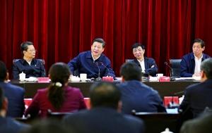 习近平谈教育实践活动:让干部都能红红脸出出汗