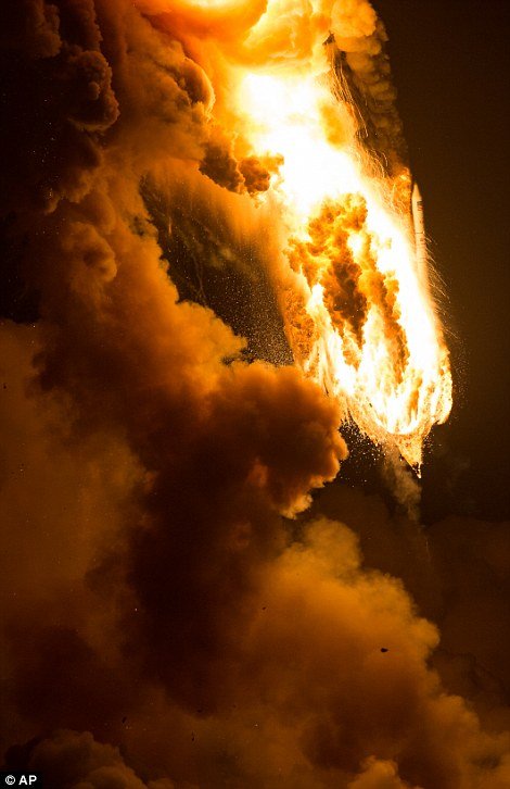 NASA曝光“天鹅座”飞船爆炸现场震撼近照(组图)