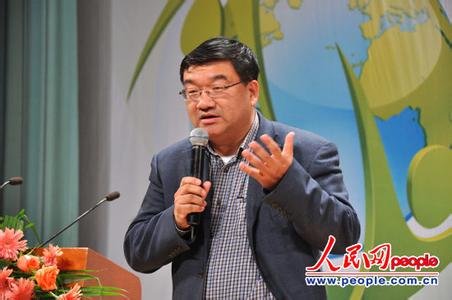 人大教授批官 谣:某些部门负责人有意误导公众