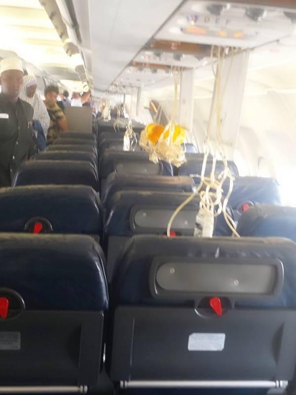 空中惊魂！索马里客机破损 乘客被吸出后坠亡