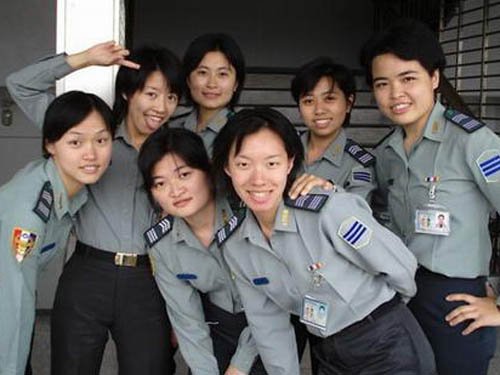  台军 频繁发生性丑闻 女兵怀孕后与上司完婚_新