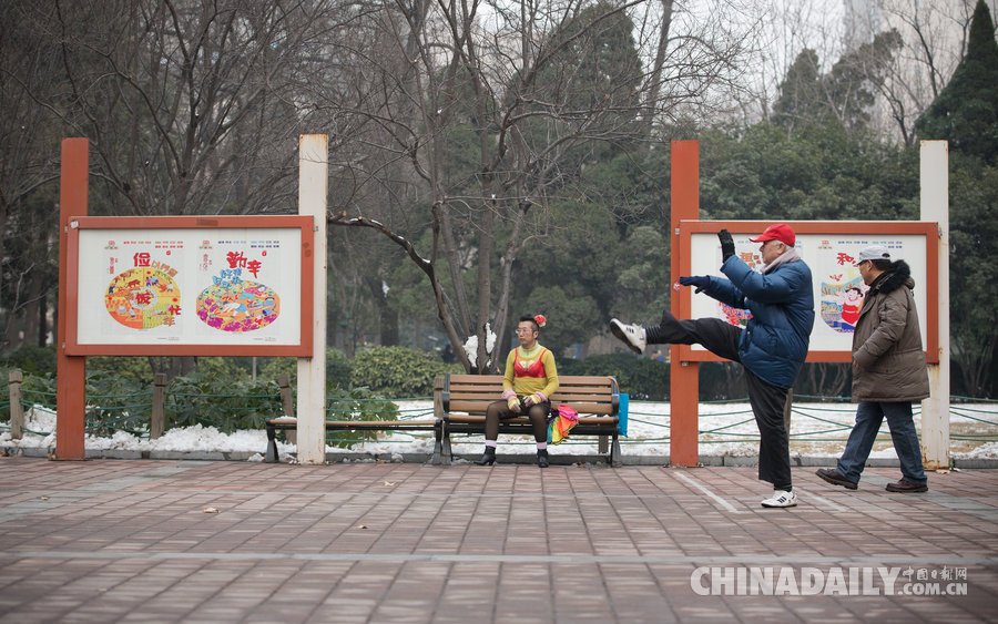 图片故事:隐居在城市街头的<em>胸罩</em>哥,他们越是