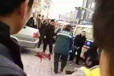 辽宁阜新通报一城管队长当街被砍死 凶手在逃