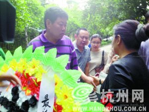 诗人悼念最美司机:今天整个杭州只有一位司机