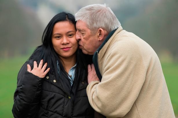 为寻真命天女 他成为英国结婚最多次的人 (组图)