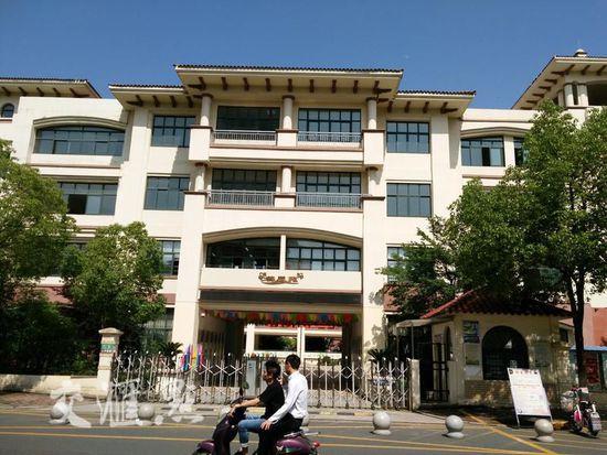 新婚夫妇20年前曾在他人婚礼上“合影”,姻缘天注定!