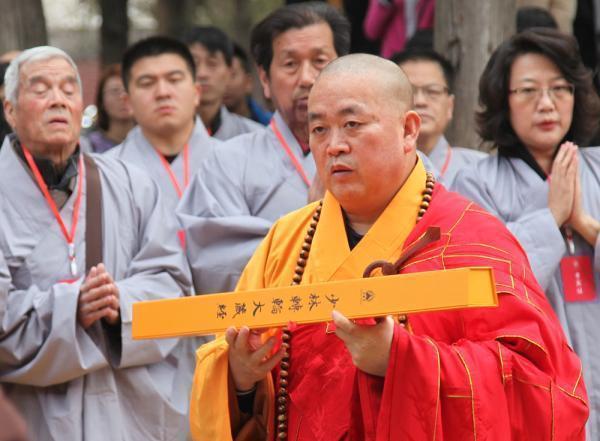 晨读:电梯吞人死者家属否认不听劝执意上电梯