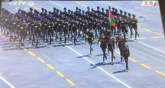 阅兵中的外国士兵:<em>斐济穿裙子</em> 白俄颜值高_新