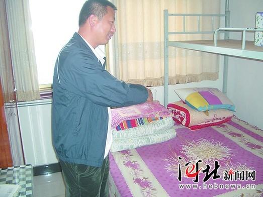 河北阜平县村民8年收养16个孩子 供出7个大学生