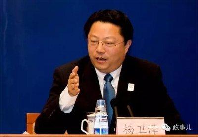 贪官被带走时的戏码：有人欲跳楼 有人被吓瘫