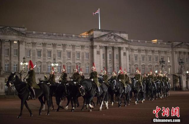 英女王连发推文欢迎习主席 公布访华老照片(图)