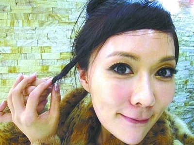 40岁女子落选港姐自曝整容30次 打美白针险送命