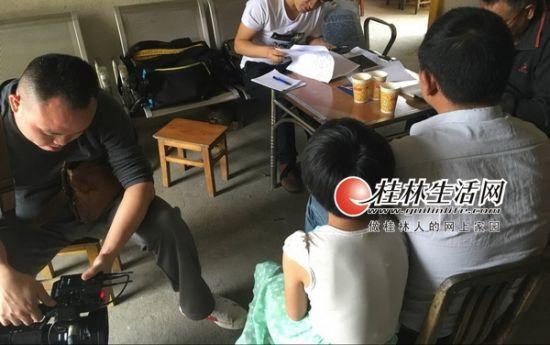 广西男教师猥亵6名女生被举报 辩称拍屁股是关爱
