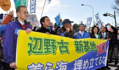 日本各地民众举行大规模集会 抗议美军基地搬迁