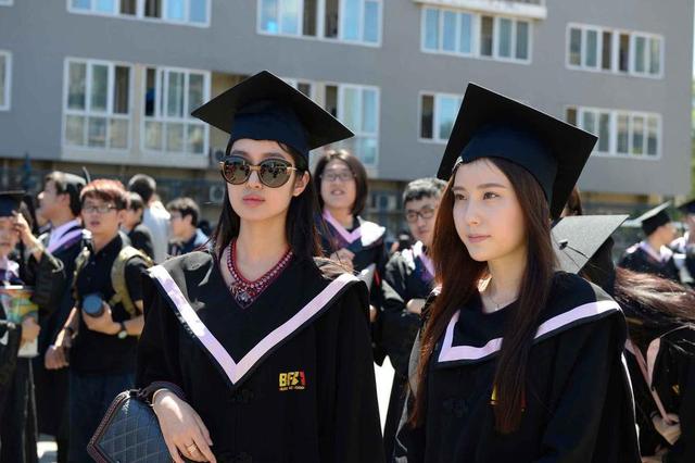 上早朝:江西副<em>镇长</em>不雅照外泄 回应称说来话长