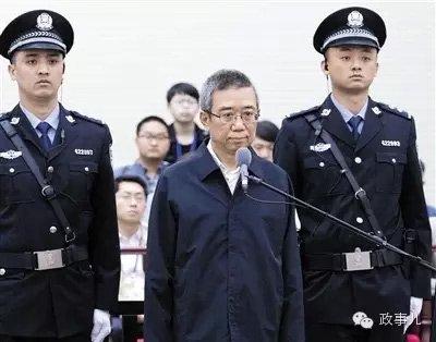 贪官被带走时的戏码：有人欲跳楼 有人被吓瘫