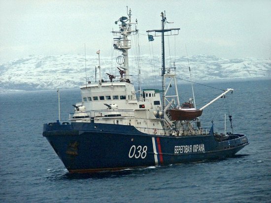 俄罗斯边防巡逻艇炮击中国渔船 致1人落海失踪
