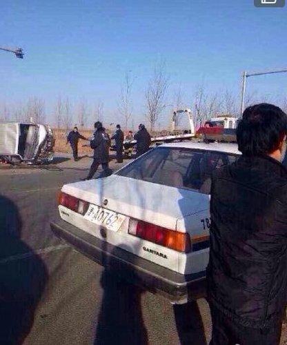 天津武清一校车出车祸致学生2死2重伤(图)