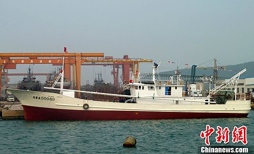 山东自主研制大马力冷冻灯光敷网渔船下水